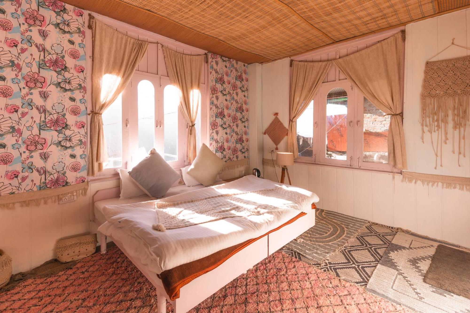 Firgun Chapter Shoja Hostel Екстериор снимка